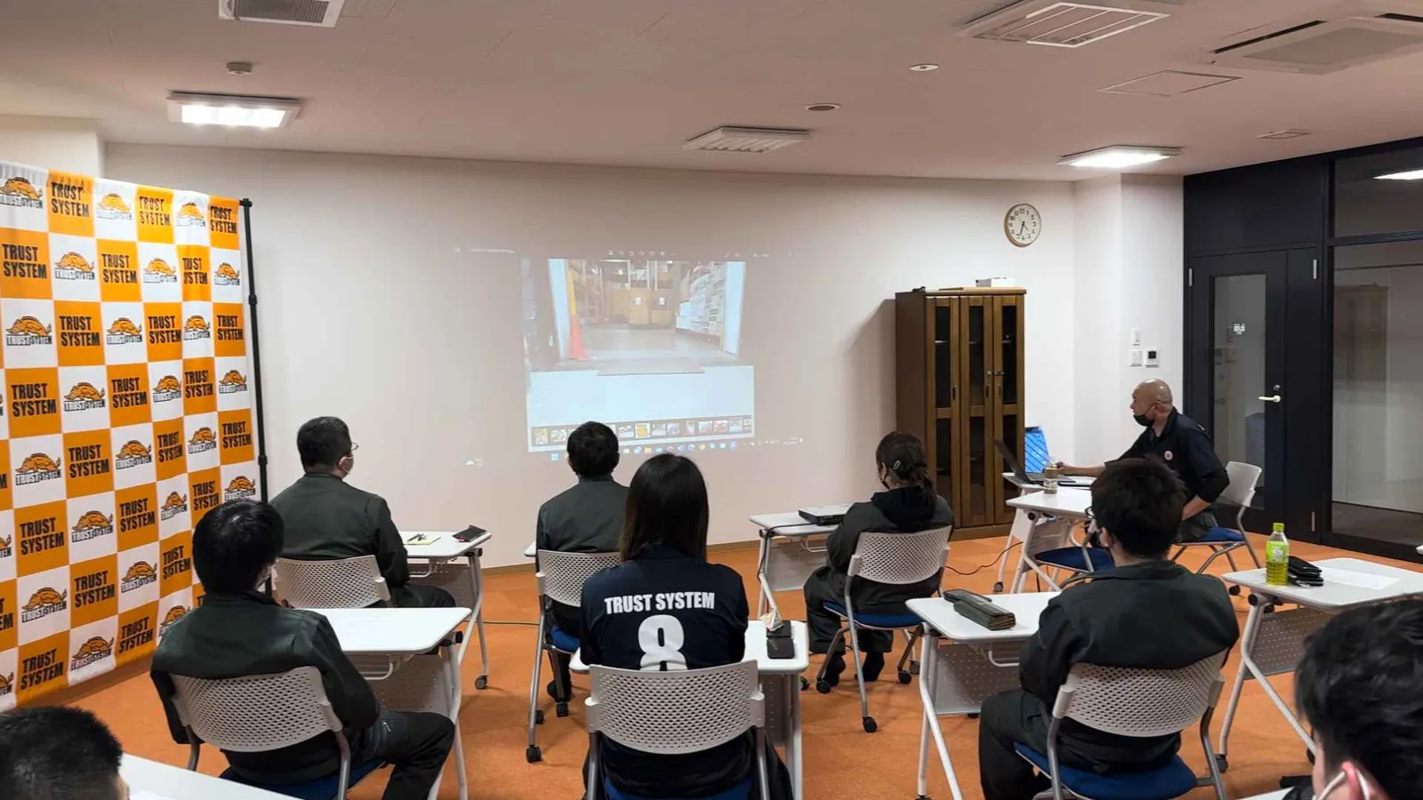 座学による全体研修の様子